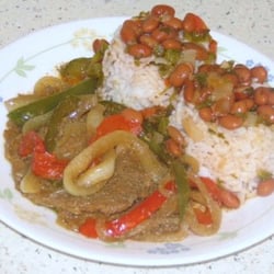 Maracas Cafe - Bistec Encebollado/Steak with onions
