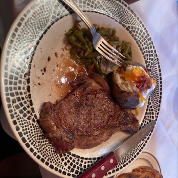 Finley's Bar & Grill - plate of food - Bars Near Me - Manteca, California