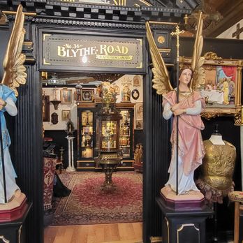 King Richard's Antique Center - The nicest stall I saw there. - Antiques Near Me - Whittier, California