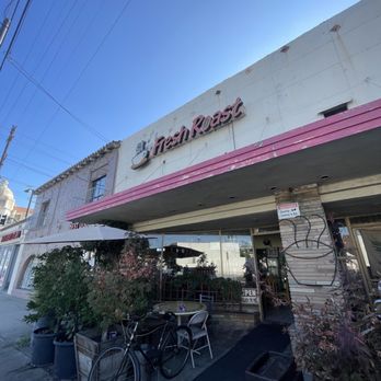 Fresh Roast - Lots of seating with privacy from the street - Coffee & Tea Near Me - San Gabriel, California