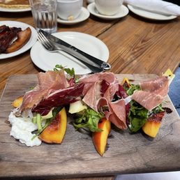 Prosciutto peach burrata Prosciutto peach burrata