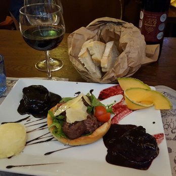 Acqua al 2 - An assortment of 3 steaks that we shared. Excellent recommendation! - Tuscan Near Me - Florence, FI