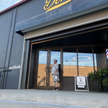 Derby Restaurant - Front entres - American Near Me - Dallas, Texas