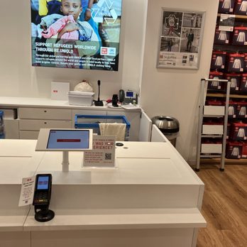 UNIQLO - No return policy posted by cashier. - Women's Clothing Near Me - Torrance, California UNIQLO - No return policy posted by cashier. - Women's Clothing Near Me - Torrance, California