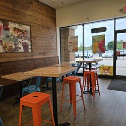 Tropical Smoothie Cafe - Dine in area