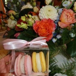 BiteIt! Bakery - This was such a fun way to leave everyone with treats to take home.