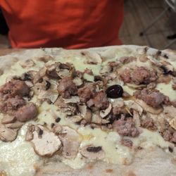 Tira e Molla by Mimì e Cocó - Sausage mushroom pizza 12.50€