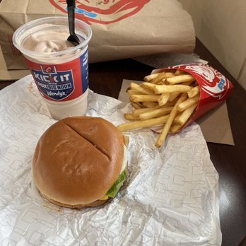 Wendy's - Single #1 combo with frosty instead of soda - Fast Food Near Me - Dunnigan, California Wendy's - Single #1 combo with frosty instead of soda - Fast Food Near Me - Dunnigan, California
