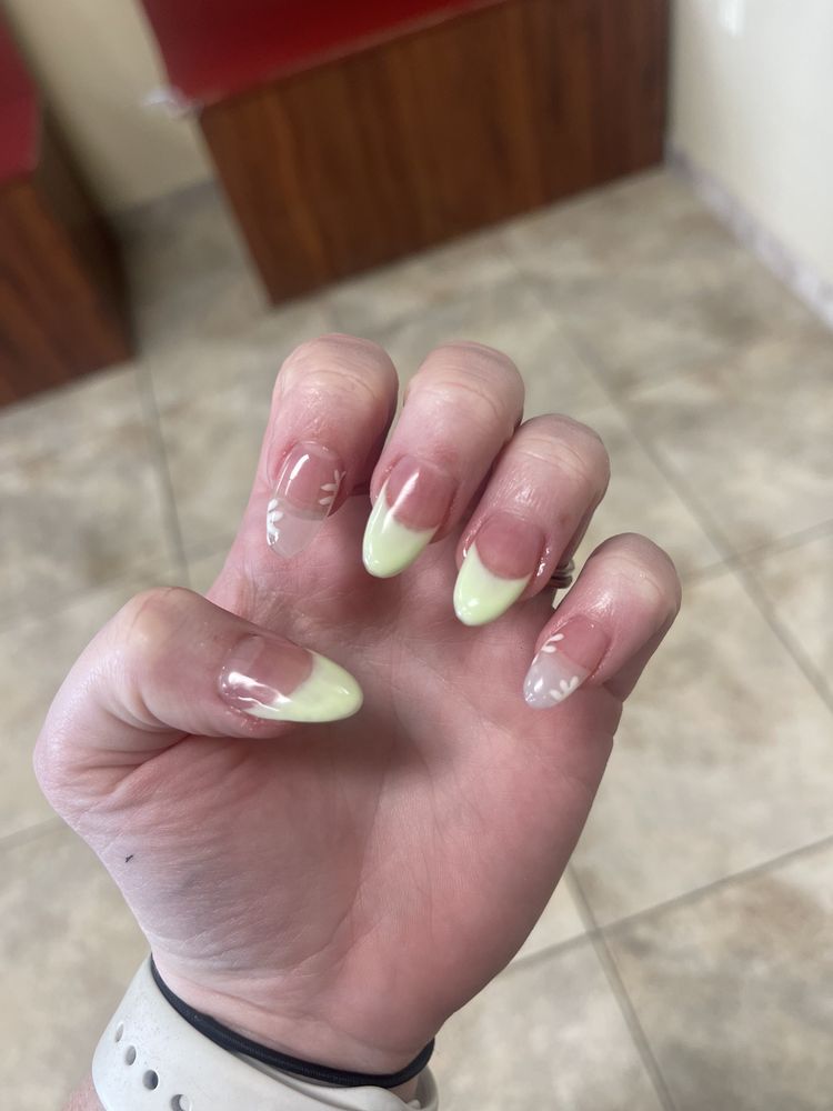 Polish’d Nail Bar Logo
