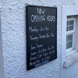 White Hart Inn - Pub opening and food hours
