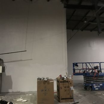 Dunn-Edwards Paints - Hardware Stores Near Me - El Cajon, California