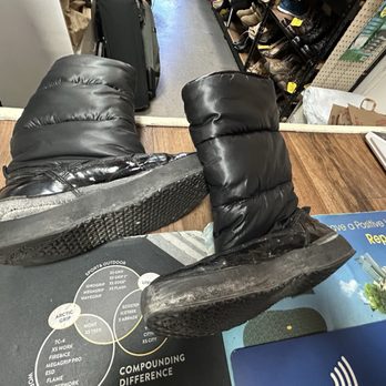 Dean's Shoe Repair - Broken sole that needs glue and repair - Shoe Repair Near Me - Concord, California