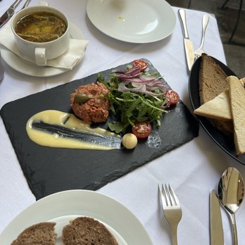 Ofenloch - Rindertartar, Rinderboullion mit Griesnockel - Austrian Near Me - Vienna, 9