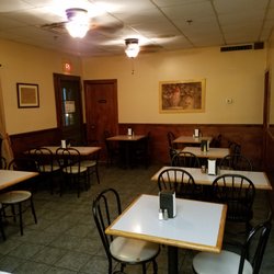 La Pizzeria - Plenty of room to bring in the entire family!