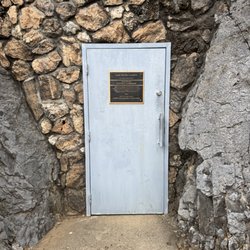 Lake Shasta Caverns - Entrance to the cave
