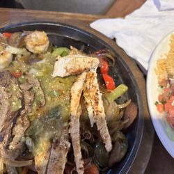 El Molcajete Cantina & Grill - Fajita