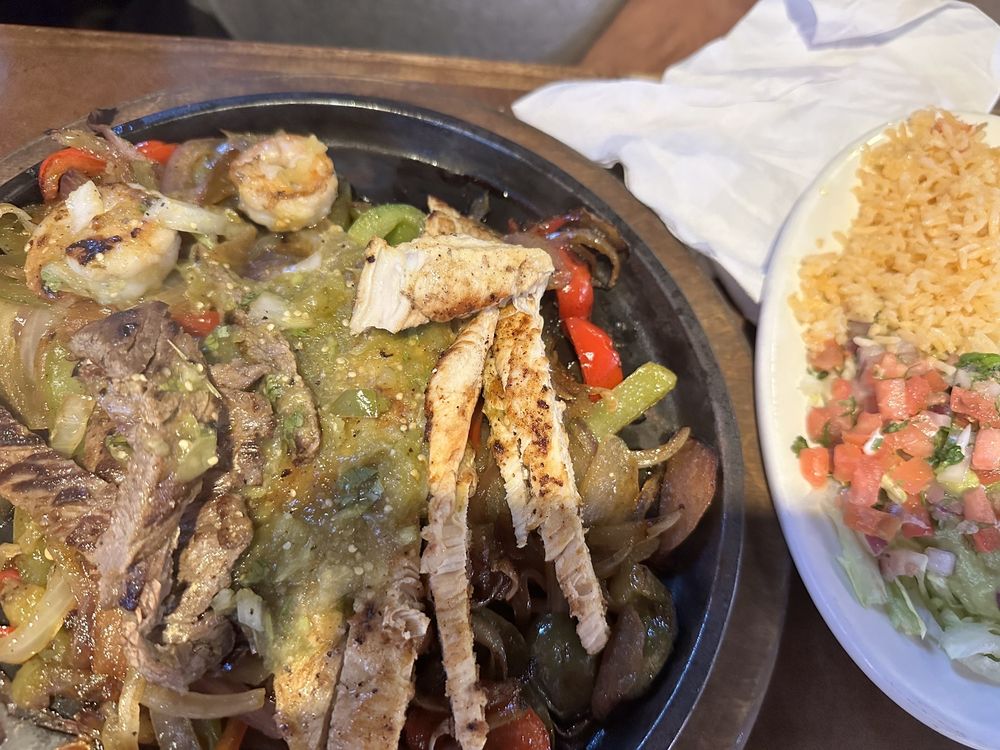 El Molcajete Cantina & Grill