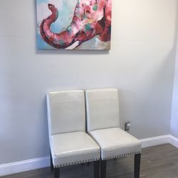 Color Me Pink Salon & Lash Bar - Waiting area