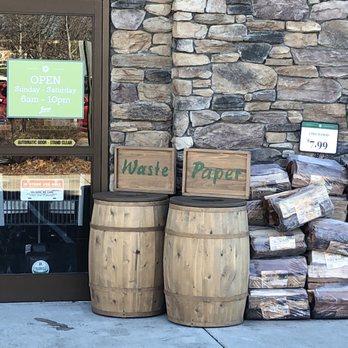 Lowes Foods - Excellent ambiance - Grocery Near Me - Huntersville, North Carolina