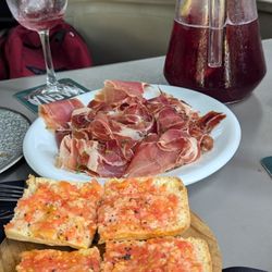 L'Olivera - Jamón Iberico, Pan Con Tomate, y Sangria.