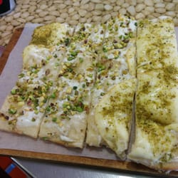 Pizza Mirablu' - Pizzetta philadelphia, scamorza affumicata e pistacchio 4€ buonissima!