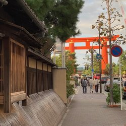Dream Vacations - Valley Travel Associates - Walking down the street in Kyoto Japan