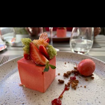 Le Central - Cubisme de fraises - Restaurants Near Me - Coulon, 79 Le Central - Cubisme de fraises - Restaurants Near Me - Coulon, 79