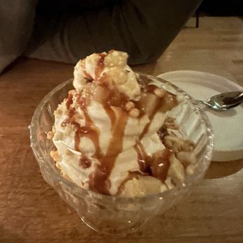 Canard - Caramel apple pie sundae - Wine Bars Near Me - Portland, Oregon Canard - Caramel apple pie sundae - Wine Bars Near Me - Portland, Oregon