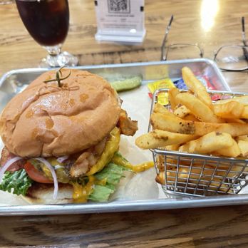 SoCo Bar & Bites - Bacon Cheeseburger - Cocktail Bars Near Me - Austin, Texas SoCo Bar & Bites - Bacon Cheeseburger - Cocktail Bars Near Me - Austin, Texas