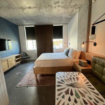 ARRIVE Austin - Studio room is spacious - Hotels Near Me - Austin, Texas