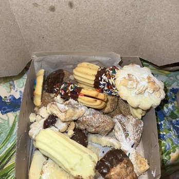 DeCicco & Sons - Armonk - Assortment of cookies so fresh and delicious! - Grocery Near Me - Armonk, New York