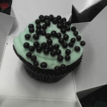 Dots Cupcakes - Mint-Chocolate Cupcake - Cupcakes Near Me - Pasadena, California Dots Cupcakes - Mint-Chocolate Cupcake - Cupcakes Near Me - Pasadena, California