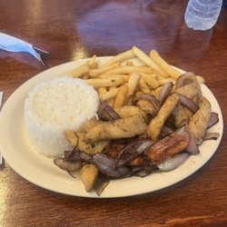 Pollo a la Brasa Pios Restaurant - Pescado Saltado