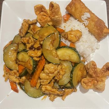 Dot Wo - Zucchini chicken in a savory sauce, with steamed rice, egg roll, and two rangoons-#8 lunch special - Chinese Near Me - Oklahoma City, Oklahoma