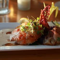 Hawaii Tasting Tours - Lahaina Fish Co.'s famous mac nut crusted mahi with slow roasted prime rib.  (tasting tour plate only)