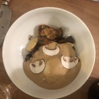 Le Servan - Mushroom, sabayon champignon, chestnut purée - Modern European Near Me - Paris, 75 Le Servan - Mushroom, sabayon champignon, chestnut purée - Modern European Near Me - Paris, 75