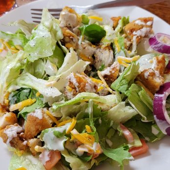 Red Rock Cafe - Crispy chicken salad - Cafes Near Me - Hulett, Wyoming