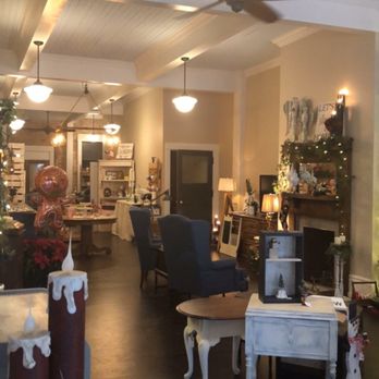 Flora's Trash to Treasure - Antiques Near Me - Richmond, Michigan