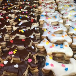 Panaderia y Confiteria el Arbol Real - Bueno - Delicious variety of cookies and cakes.  Can't go wrong here