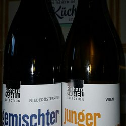 Hofer - Gemischter Satz 2015, Junger Wiener 2016, beide vom Zahel aus Mauer/Liesing