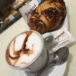 Vergani - Cappuccio 1,40€ e croissant ciocco-Lindt 1,50€
