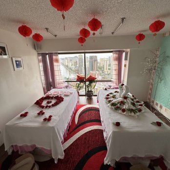 Mia Thai Massage - Beautiful set up for our anniversary - Massage Near Me - Honolulu, Hawaii Mia Thai Massage - Beautiful set up for our anniversary - Massage Near Me - Honolulu, Hawaii