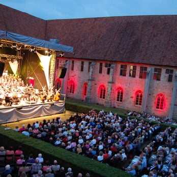 Kloster Bentlage - alljährliches Sommerhighlight: Operngala im Klosterhof - Museums Near Me - Rheine, NW Kloster Bentlage - alljährliches Sommerhighlight: Operngala im Klosterhof - Museums Near Me - Rheine, NW