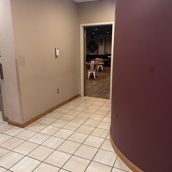 HopScotch & Vine - We walked through a hall to get to our table - New American Near Me - Plainfield, Illinois