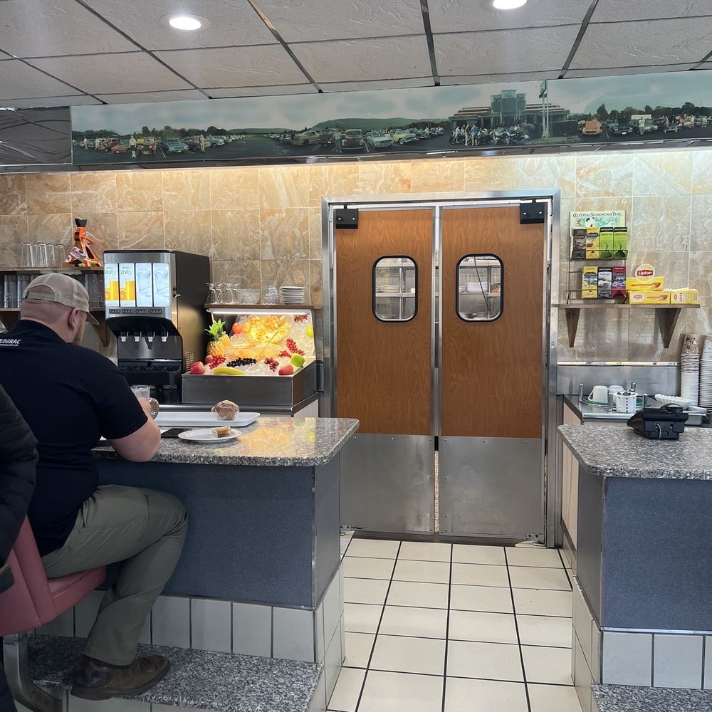 Spinning Wheel Diner - Inside - Diners Near Me - Whitehouse Station, New Jersey