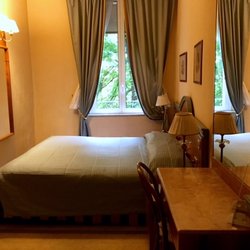 Hotel Regina - Good enough sized room