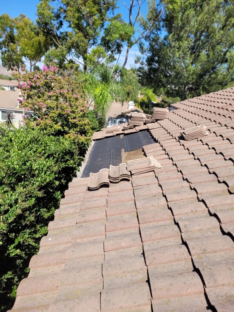 Slide of Hernandez Roofing