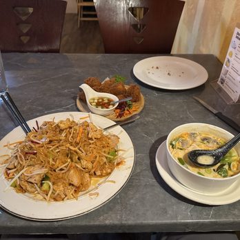 Ginn Imm - Pad Thai, Tom Kah soup and Angle wings - Thai Near Me - Silverdale, Washington Ginn Imm - Pad Thai, Tom Kah soup and Angle wings - Thai Near Me - Silverdale, Washington