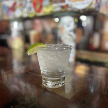 Barnacles Bar & Grill - Vodka soda - Dive Bars Near Me - Hermosa Beach, California