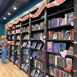 Xoxo Book Boutique - Inside